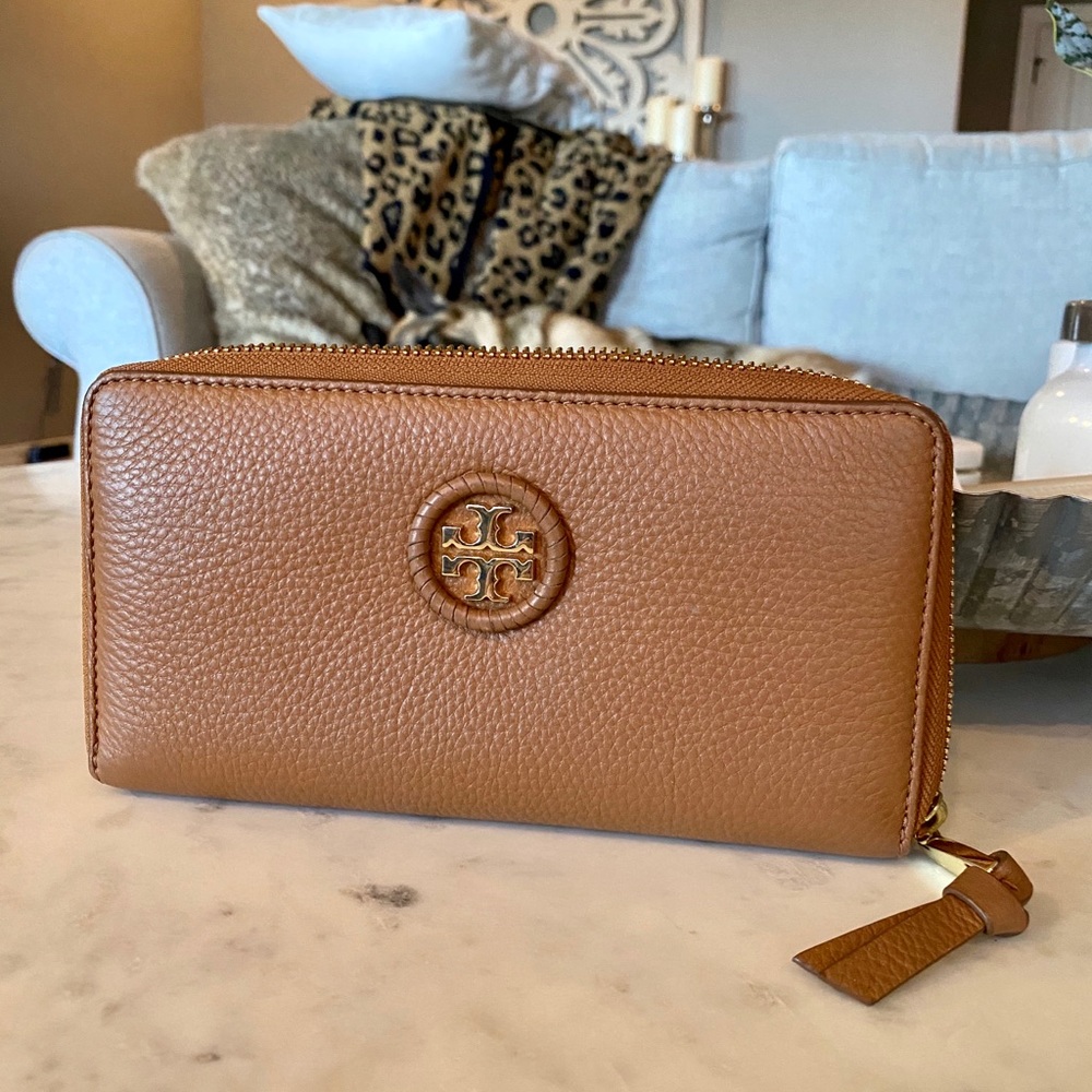 Tory Burch wallet